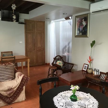 Baan Ongkharak Bed & Breakfast (Adults Only) Bangkok Buitenkant foto